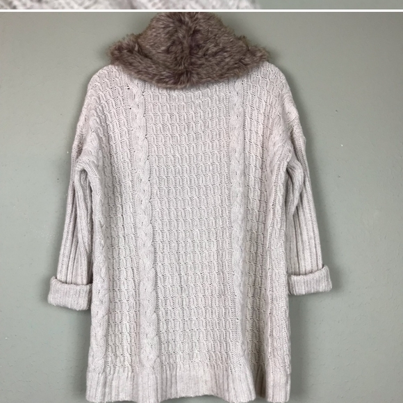 ➡️ ZARA OVERSIZED CABLE KNIT faux fur collared Sweater - Picture 2 of 11